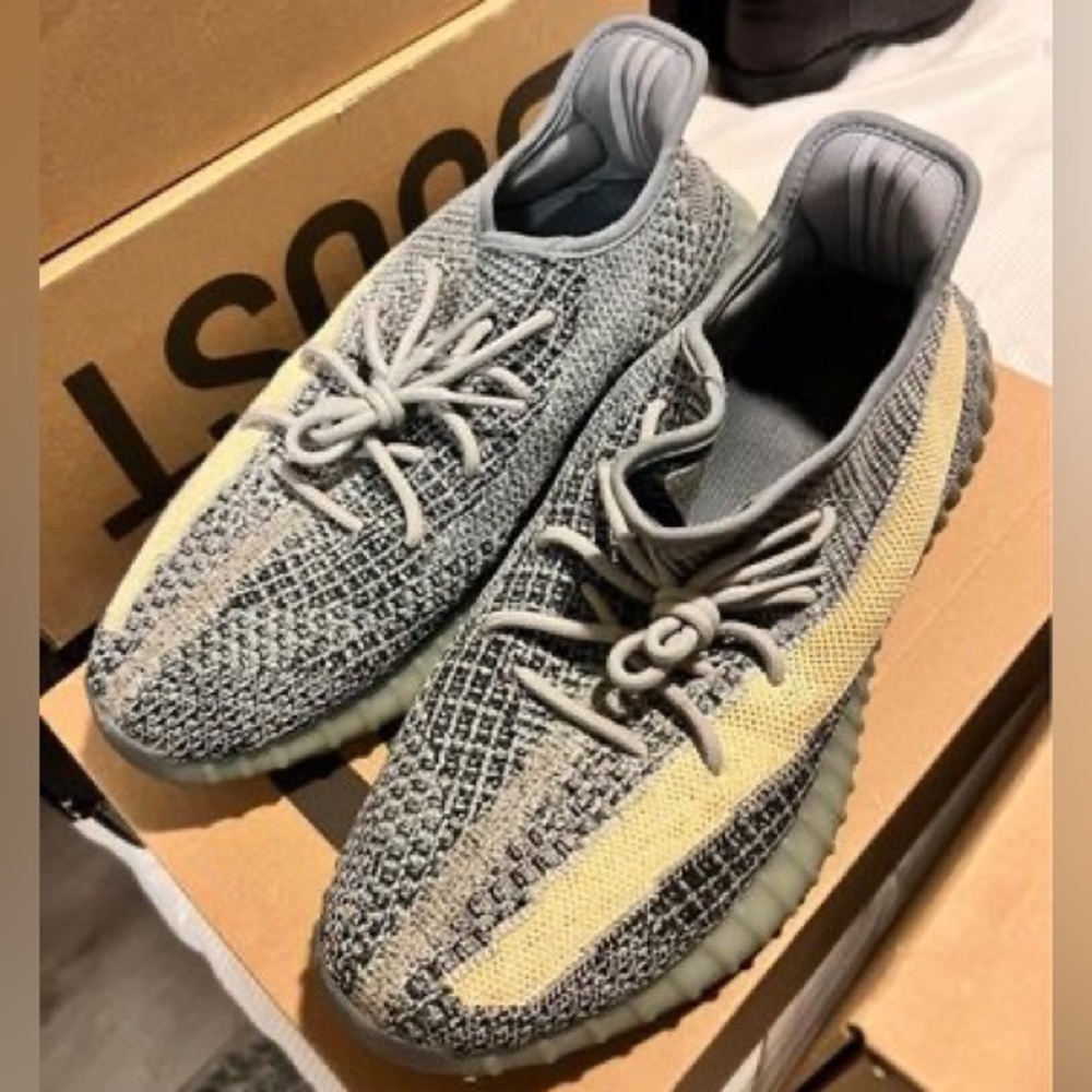 Yeezy 350 Ash Blue